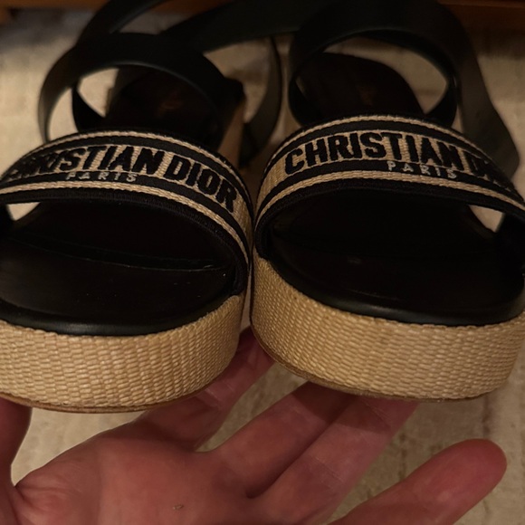 Excellent condition Christian Dior Calfskin Raffia
Embroidered Dway Platform38/5 - Picture 5 of 11